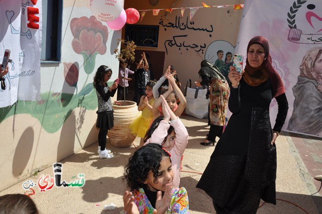 كفرقاسم – فيديو: بساتين الامل, السلام , والمحبة تحتفل بعيد الام على انغام عمو انس وجوقته ..